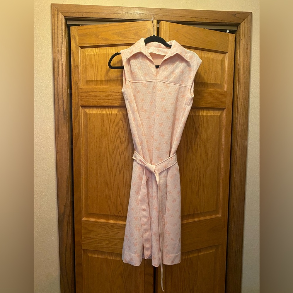 Vintage sleeveless with collar